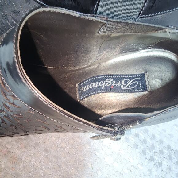 BRIGHTON EUC SZ 7.5 RHYTHM LAZER CUT LEATHER BOOTIES - Picture 3 of 10